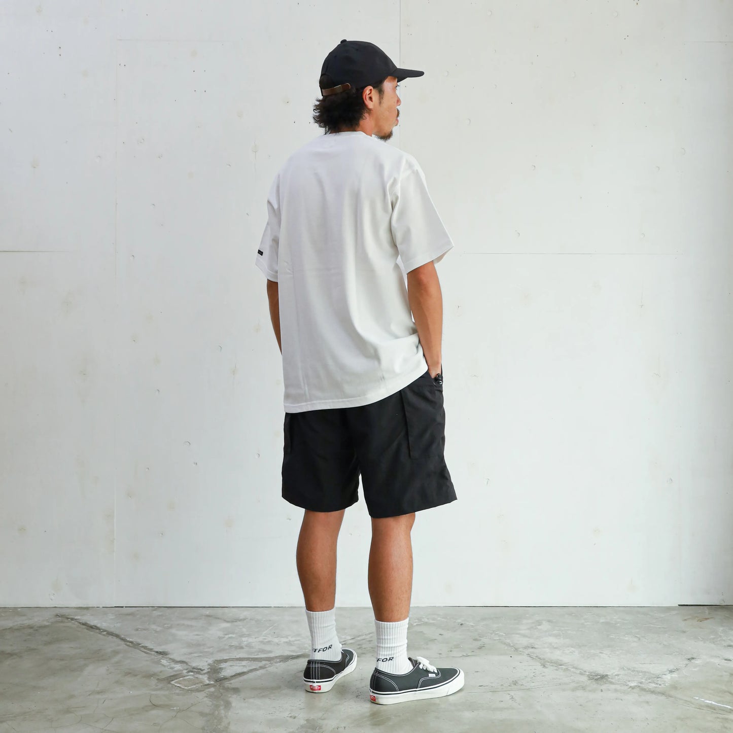 LIGHT NYLON RELAX TAC CARGO SHORTS - BLACK