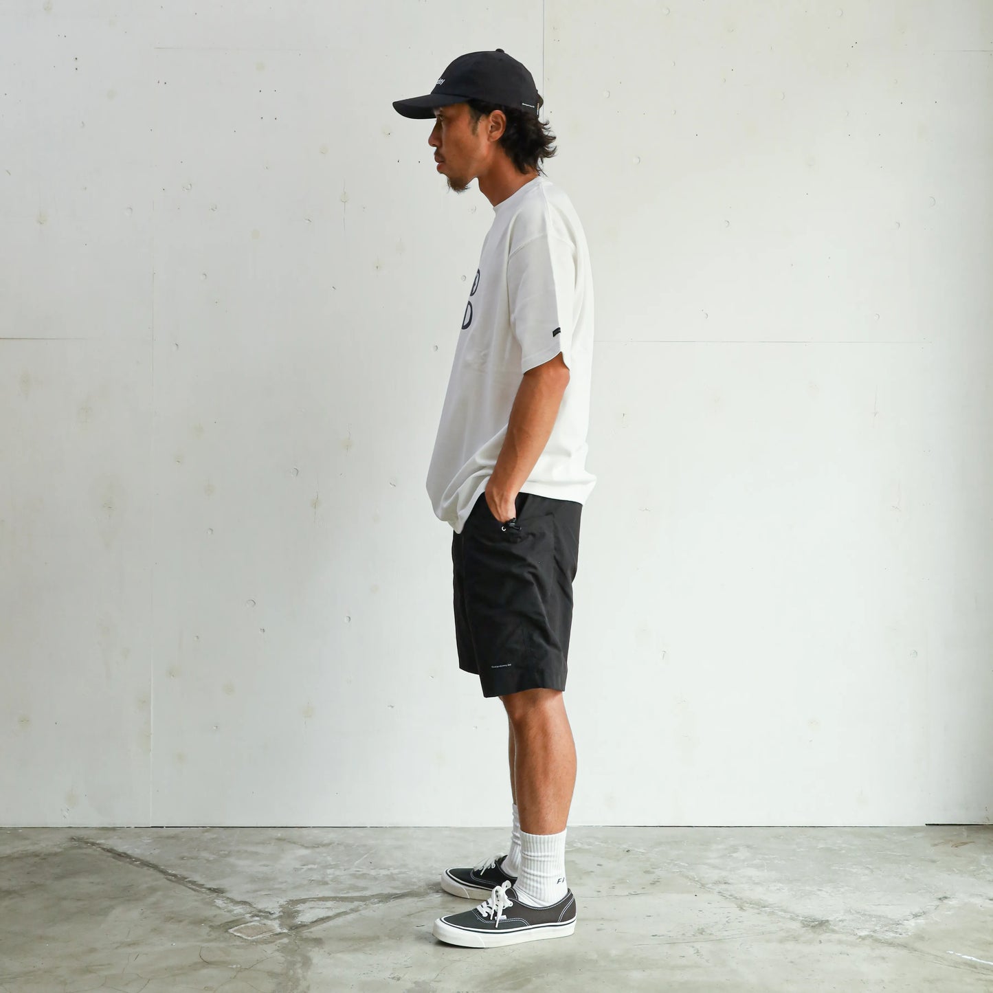 LIGHT NYLON RELAX TAC CARGO SHORTS - BLACK