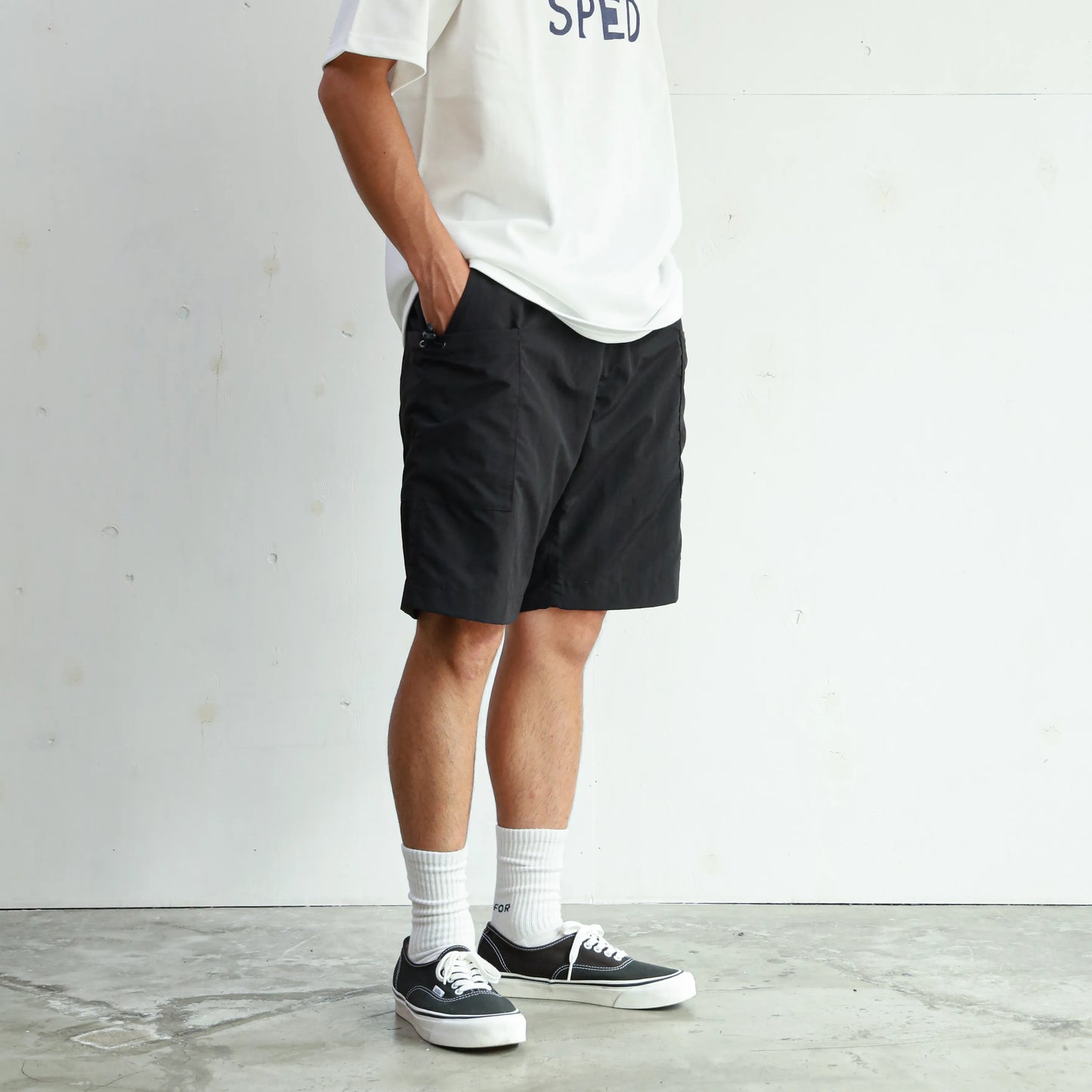 LIGHT NYLON RELAX TAC CARGO SHORTS - BLACK
