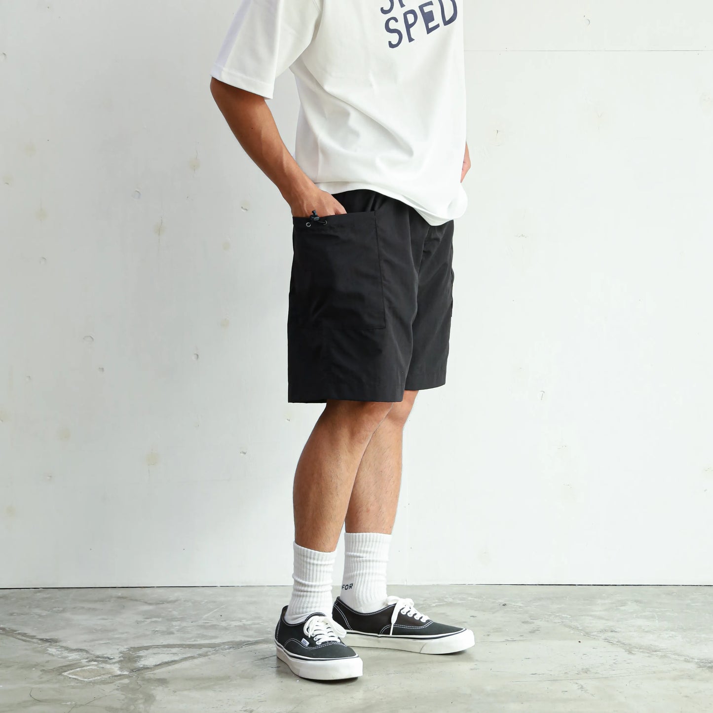 LIGHT NYLON RELAX TAC CARGO SHORTS - BLACK