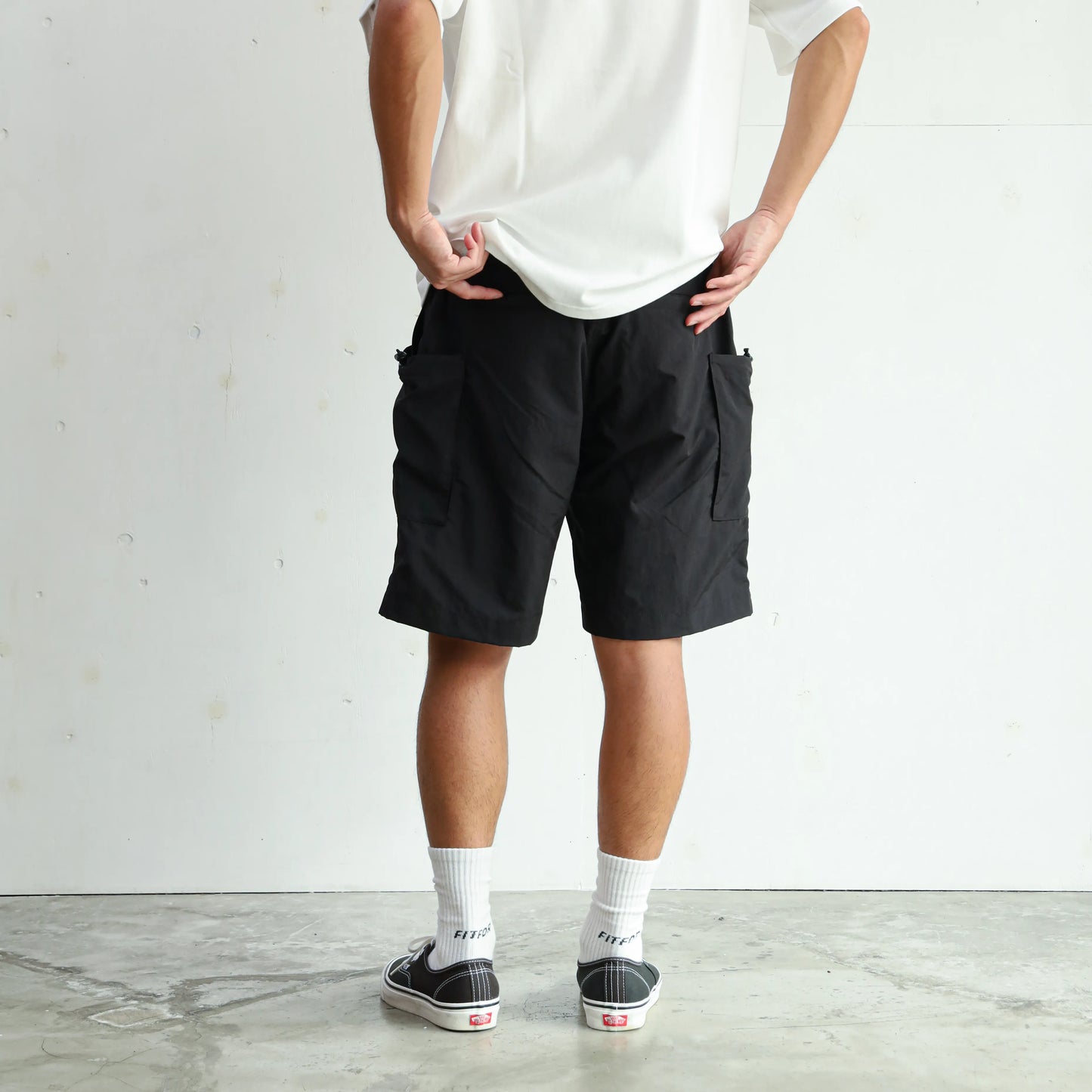 LIGHT NYLON RELAX TAC CARGO SHORTS - BLACK