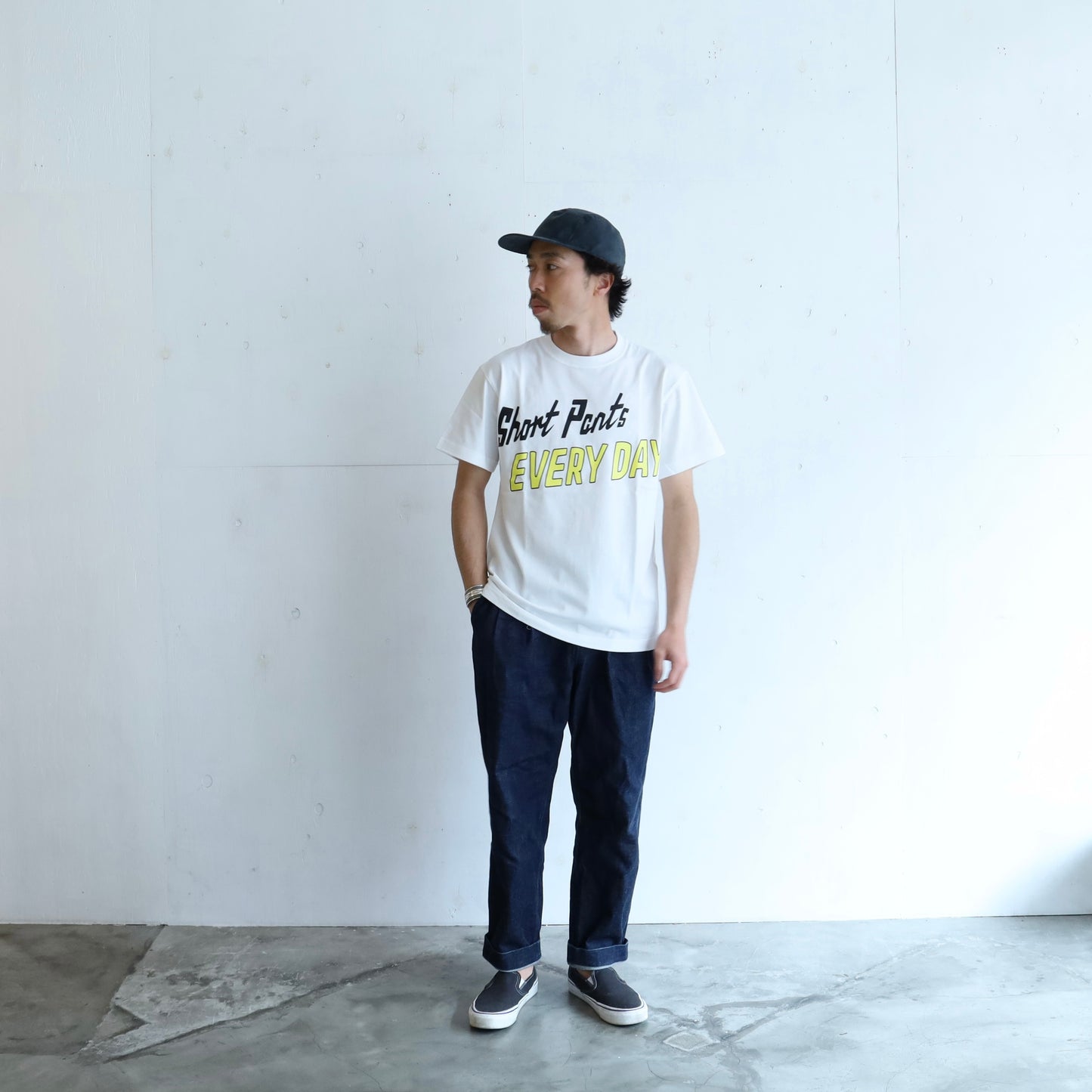 LEGEND SIGN 001 - WHITE × YELLOW