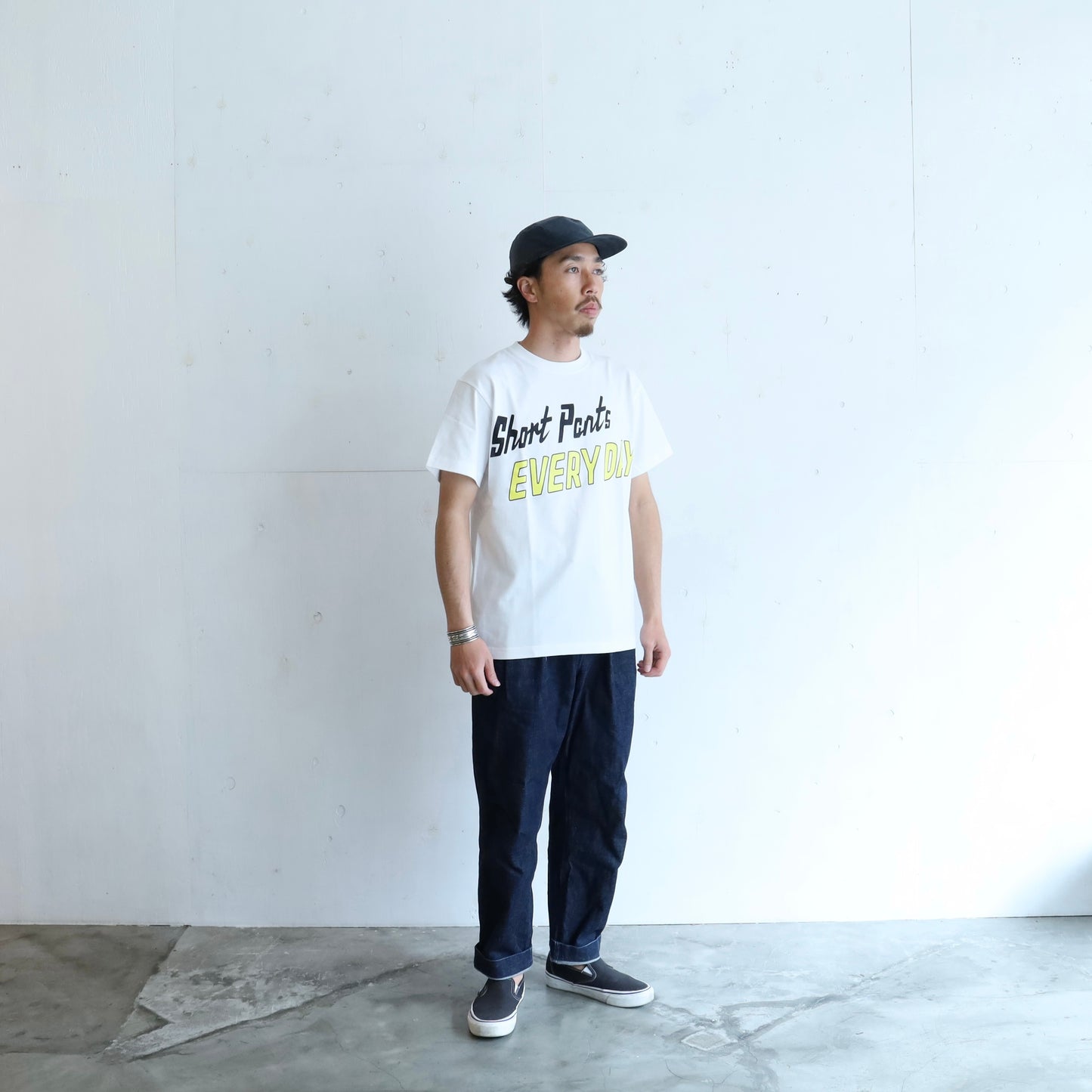 LEGEND SIGN 001 - WHITE × YELLOW