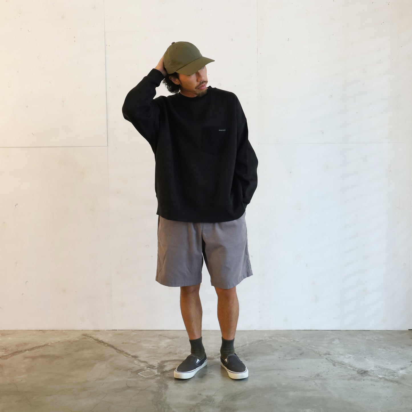 LOOSE SWEAT CREW W/PKT - BLACK × BLACK