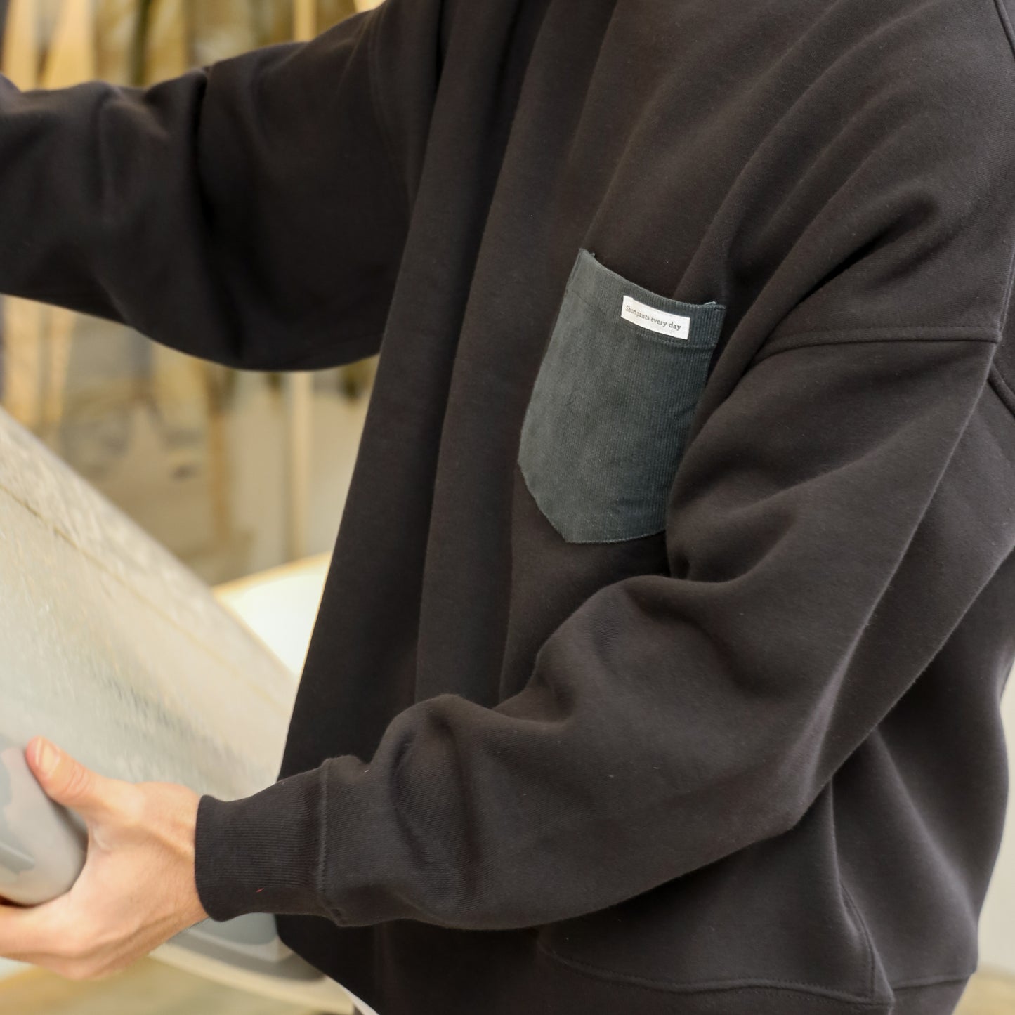 LOOSE SWEAT CREW W/PKT - BLACK × CHARCOAL