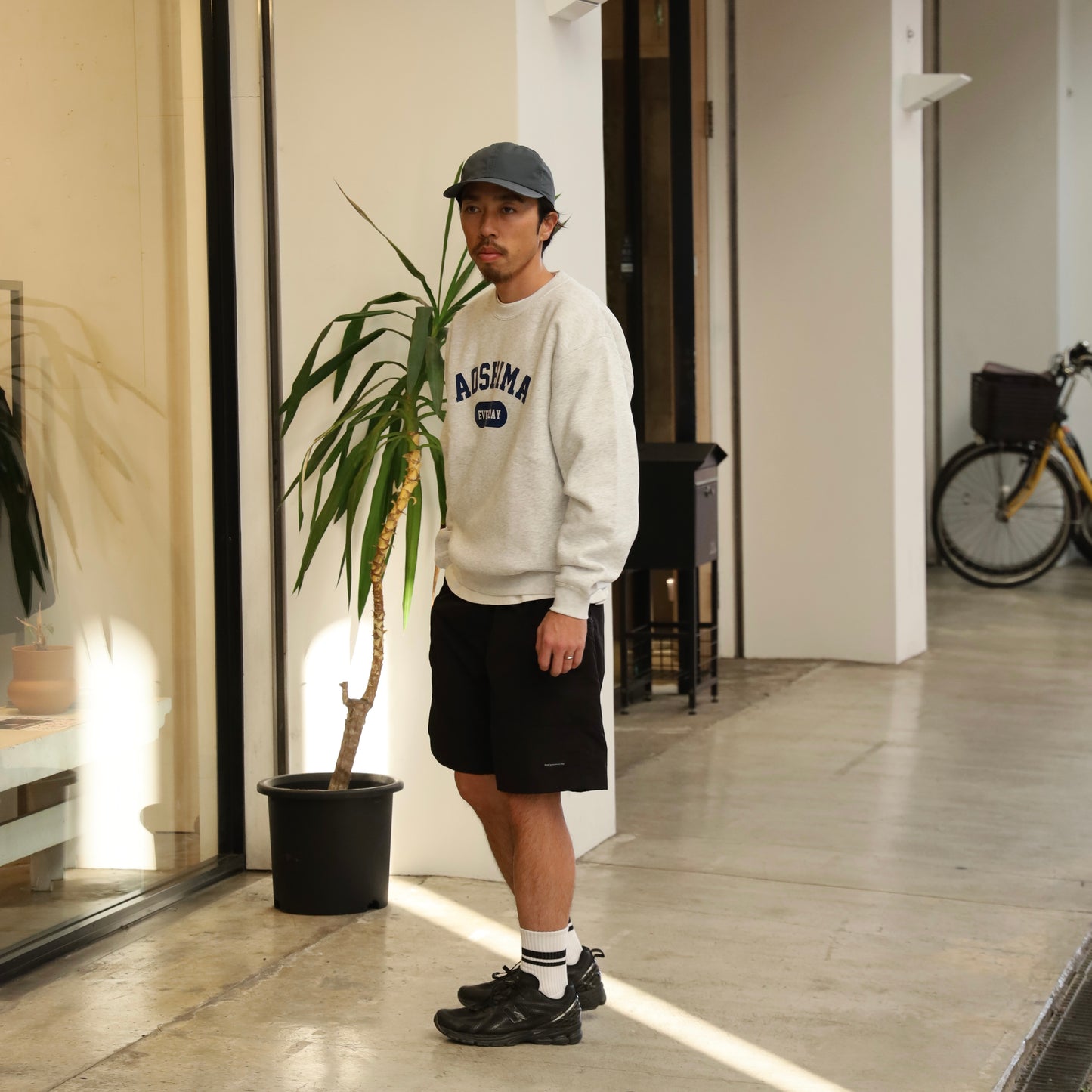 AOSHIMA EVERY DAY CREW SWEAT - ASH GRAY