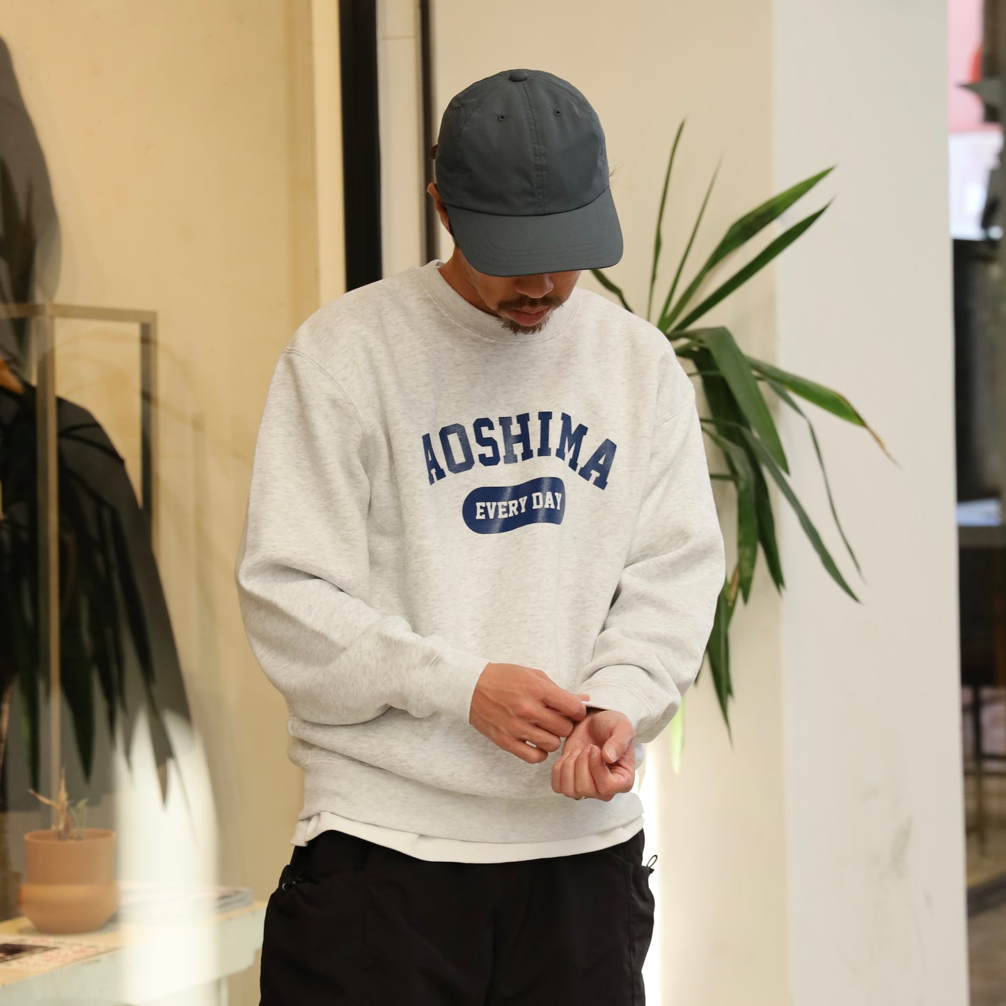 AOSHIMA EVERY DAY CREW SWEAT - ASH GRAY