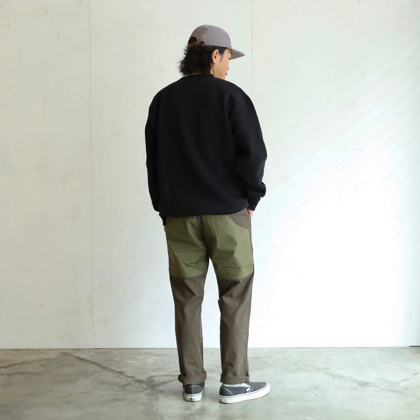 AOSHIMA EVERY DAY CREW SWEAT - BLACK