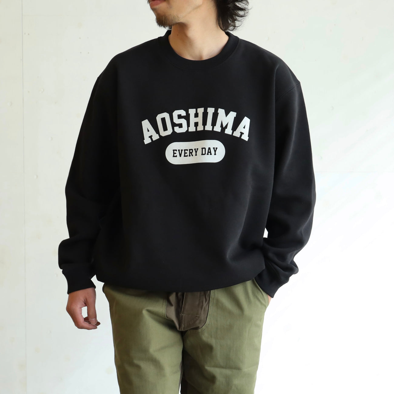 AOSHIMA EVERY DAY CREW SWEAT - BLACK