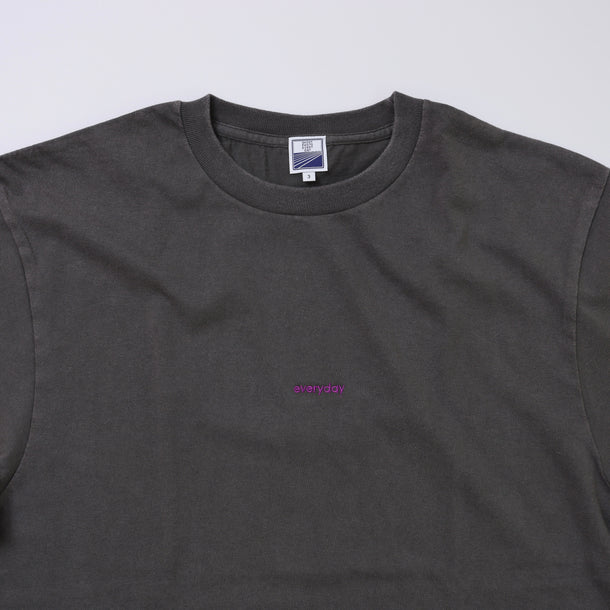 everyday EMBROIDERY TEE - CHARCOAL