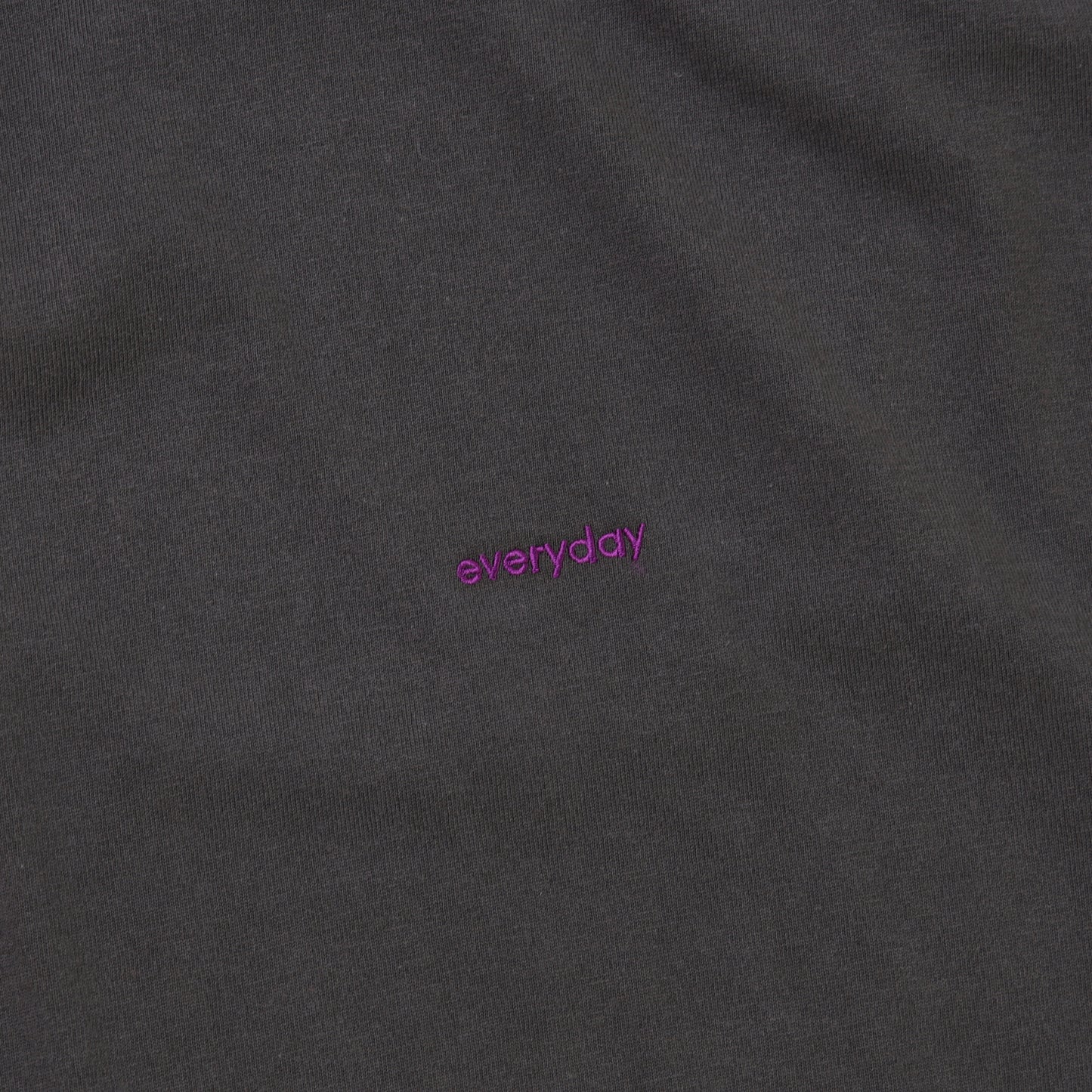 everyday EMBROIDERY TEE - CHARCOAL