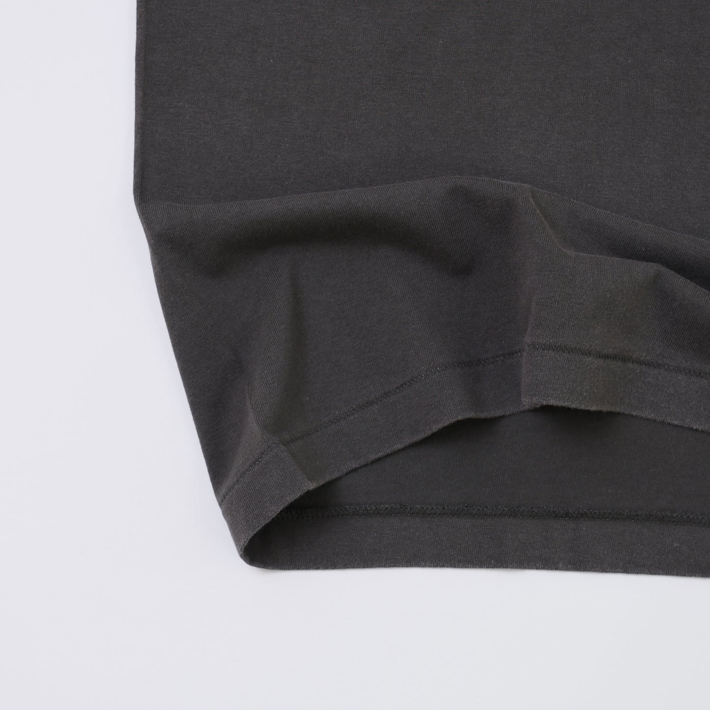 everyday EMBROIDERY TEE - CHARCOAL