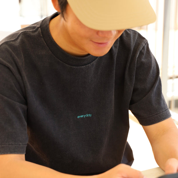 everyday EMBROIDERY TEE - BLACK