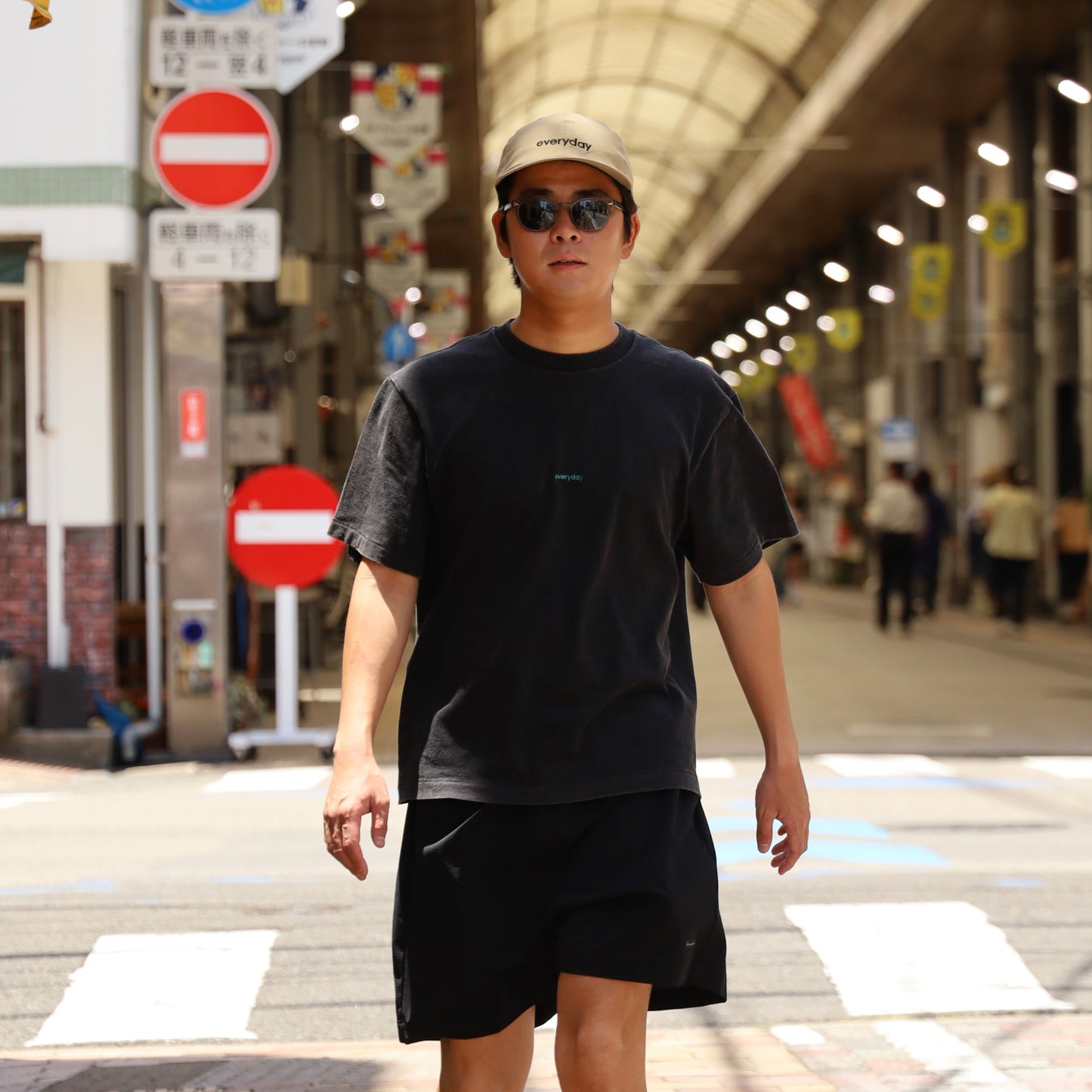 everyday EMBROIDERY TEE - BLACK