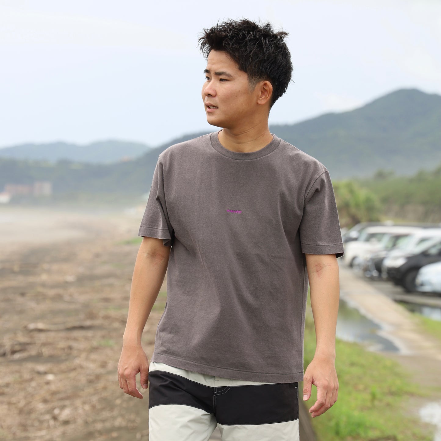 everyday EMBROIDERY TEE - CHARCOAL