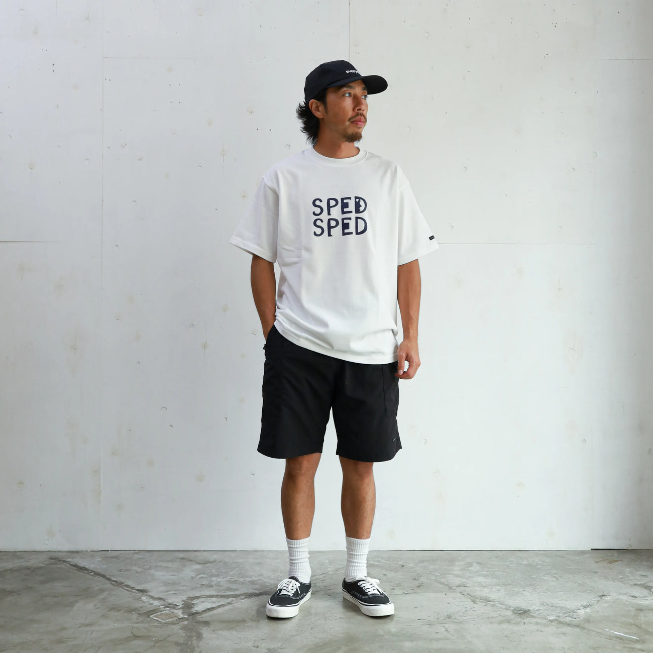 LIGHT NYLON RELAX TAC CARGO SHORTS - BLACK