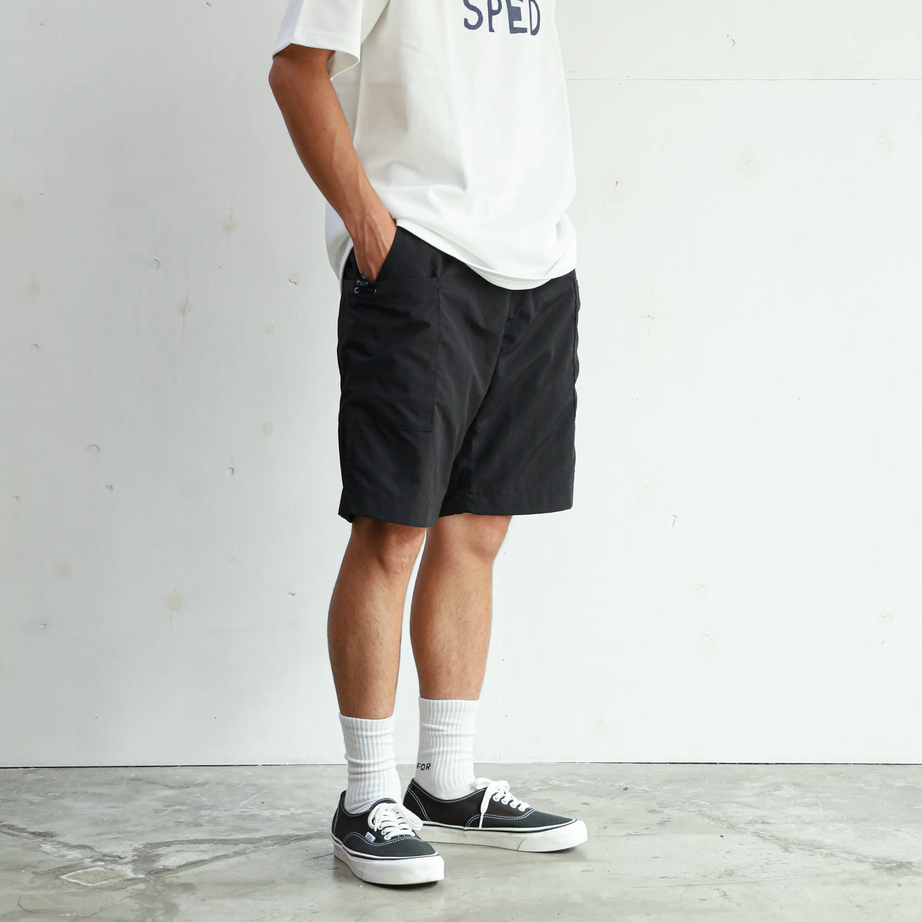 LIGHT NYLON RELAX TAC CARGO SHORTS - BLACK