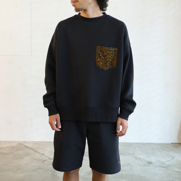 LOOSE SWEAT CREW W/PKT - BLACK × LEOPARD