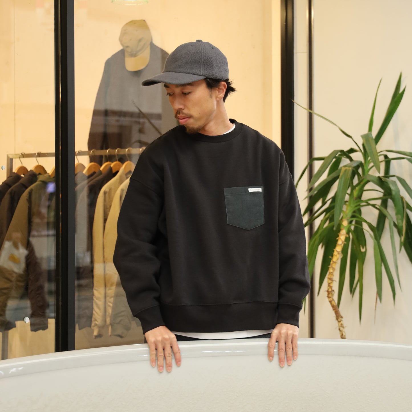 LOOSE SWEAT CREW W/PKT - BLACK × CHARCOAL